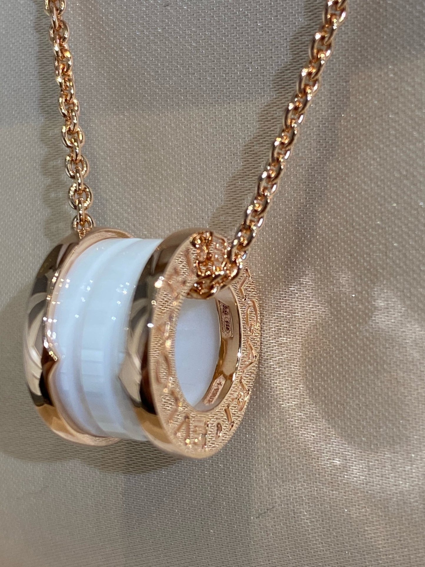 [AuraEcho]ZERO 1 WHITE CERAMIC PINK GOLD NECKLACE