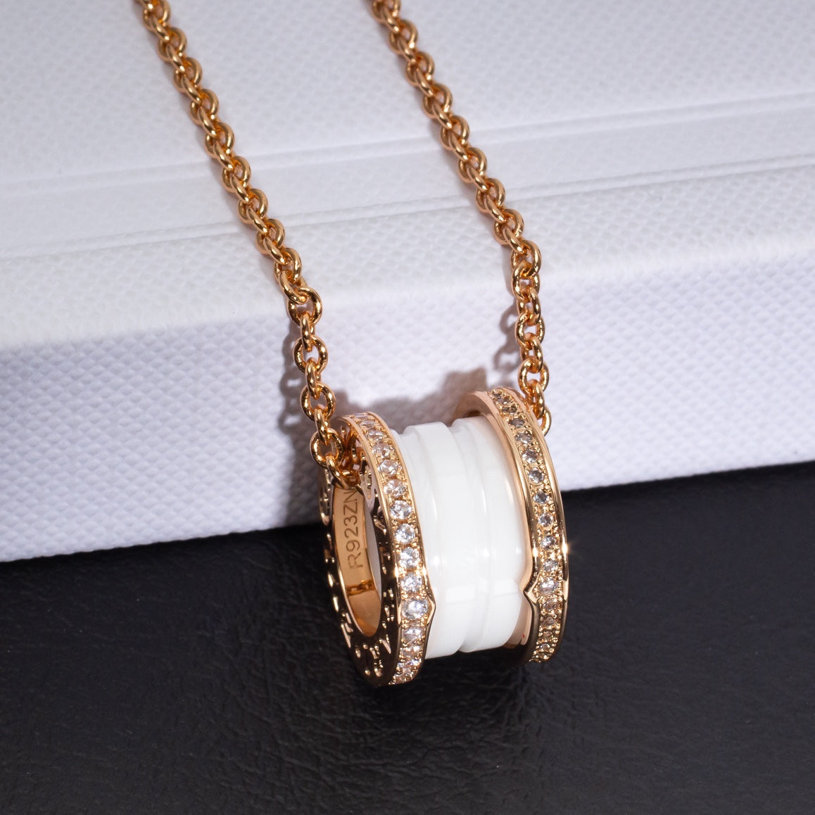 [AuraEcho]ZERO 1 WHITE CERAMIC PINK GOLD DIAMOND NECKLACE