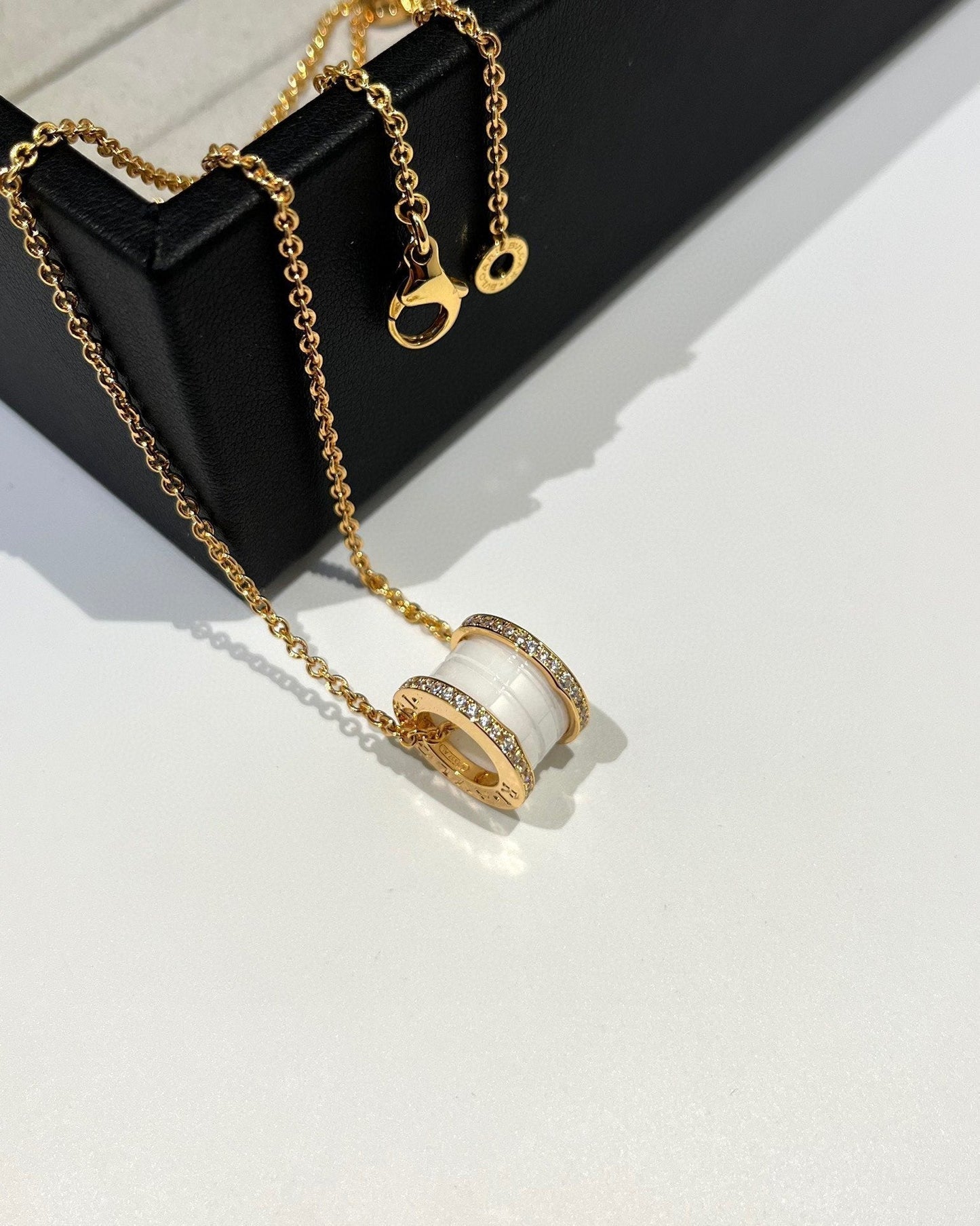 [AuraEcho]ZERO 1 WHITE CERAMIC DIAMOND PINK GOLD NECKLACE